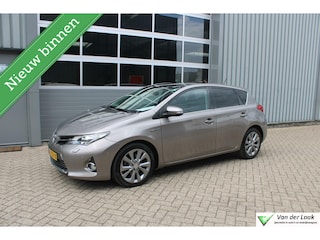 Toyota Auris 1.8 Hybrid Lease Pro | 2e Eigenaar | Panoramadak | Boekjes | Xenon | Parkeersensoren.