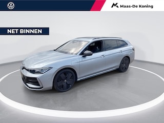 Volkswagen Passat Variant 1.5eHybrid 200kW/272PK R-Line DSG · Panoramadak · Trekhaak · 360°Camera + Parkeersensoren · Garantie tot augustus 2029 of 100000km.