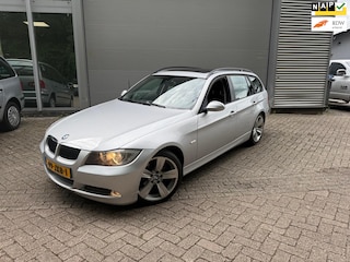 BMW 3-serie Touring BMW 320i / PANORAMADAK / RIJDT SCHAKELT GOED / NAP
