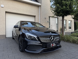 Mercedes-Benz A-klasse 180 AMG Aut Panoramadak Nightpakket SportLeder Navi Led Camera Carplay 18" Pdc