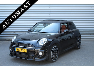 Mini Mini 2.0 192pk JC Works Automaat Panoramadak Clima Cruise Navi Camera Leder LMV Stoelverwarming