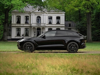 Aston Martin DBX 550 4.0 V8 | Panoramadak | 360 cam | Premium Audio | Onyx Black | Carbon interior