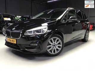 BMW 2-serie Tourer 220i 7p. High Executive Launch Edition I 2e Eigen I 192PK I 83xxx KM I Apk 03-2027 I Clima I Cruise I Navi