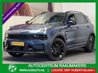 Lynk & Co 01 1.5 BLACK LINE PREMIUM ZWARTE HEMEL 100 STUKS OP VOORRAAD ! VOL OPTIES ! 360 CAMERA ADAPTIVE CRUISE CONTROL PANORAMA SCHUIF/KANTELDAK APPLE CARPLAY/ANDROID RIJSTROOKSENSOREN ZEER MOOI !! Brgl/ Emile