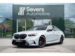 BMW 5 Serie | M Carbon Exterieur pakket | Driving Assistant Professional | M Compound-remmen, rood | Parking Assistant Professional | Comfort Pakket |