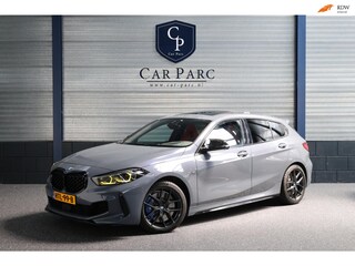 BMW M135i xDrive M-PERFORMANCE/LED/VIRTUAL/SFEER/PANO/LEER+S.VERWARMING/LMV/CAM/CRUISE/ECC/12 MND GARANTIE!