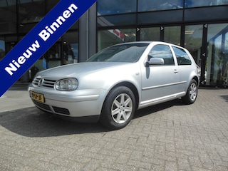 Volkswagen Golf 1.6-16V Oxford Staat in De Krim