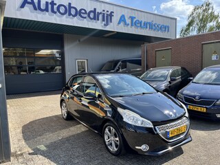 Peugeot 208 1.2 VTi Blue L. Exec
