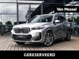 BMW iX1 xDrive30 Launch Edition 67 kWh | M-SPORT | STOELMEMORY | 20 INCH | PANORAMA/SCHUIF-KANTELDAK | HARMAN KARDON | DRIVER ASSISTANT PLUS PACK | SPACESILVER |