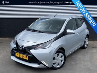 Toyota Aygo 1.0 VVT-i x-play Achteruitrijcamera, 1e eigenaar! airconditioning, All-season banden, Bluetooth, Metallic lak, 5-deurs, NL-auto