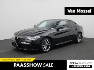 Alfa Romeo Giulia 2.0T Sprint | Automaat | Navigatie | Apple Carplay / Android Auto | Achteruitrijcamera | Half-Leder | Parkeersensoren | DAB Ontvanger | Schakelpedalen | Adaptive Cruise Control | Bi-Xenon | Climate Control | 18' Lichtmetalen Velgen |