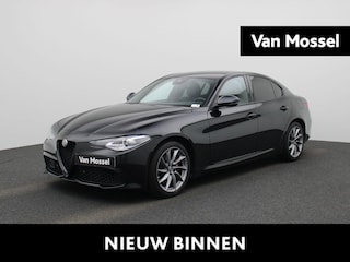 Alfa Romeo Giulia 2.0T Sprint | LMV | Automaat | Parkeer sensoren | Camera | Navigatie | Half leder | Cruise control | Climate control