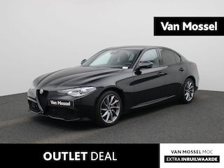 Alfa Romeo Giulia 2.0T Sprint | Automaat | Navigatie | Apple Carplay / Android Auto | Achteruitrijcamera | Half-Leder | Parkeersensoren | DAB Ontvanger | Schakelpedalen | Adaptive Cruise Control | Bi-Xenon | Climate Control | 18' Lichtmetalen Velgen |