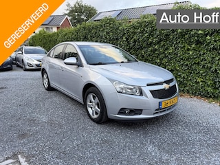 Chevrolet Cruze 1.8 LS | Airco | Cruise Control | Elekt. Ramen | LMV | PDC | Trekhaak | APK tot 27-09-2025!