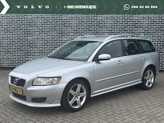 Volvo V50 1.8 Kinetic | R-design bodykit | Trekhaak |High Performance Audio | Bluetooth | Navigatie | Regensensor | Automatisch dimmende binnenspiegel | 17" Serapis velgen |