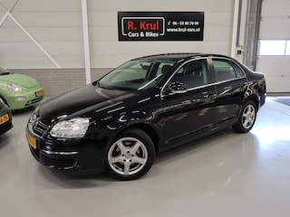 Volkswagen Jetta 1.6 Comfortline Airco-ecc Trekhaak Cruise control Zwart metallic NAP NL-auto Boekjes aanwezig