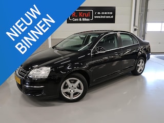 Volkswagen Jetta 1.6 Comfortline Airco-ecc Trekhaak Cruise control Zwart metallic NAP NL-auto Boekjes aanwezig