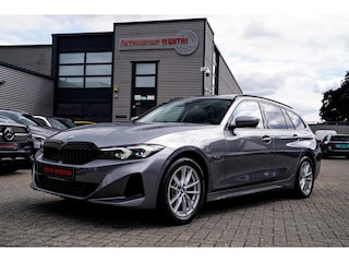 BMW 3-serie Touring 320e | Panorama | Elektrische trekhaak | Luxe Leder/stof | Achteruitrijcamera | Shadowline | Stoelverwarming |