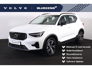 Volvo XC40 B4 Plus Dark - IntelliSafe Assist & Surround - Harman/Kardon audio - Parkeercamera achter - Verwarmde voorstoelen & stuur - Parkeersensoren voor & achter - Elektr. bedienb. voorstoelen met geheugen links - Draadloze tel. lader - Elektr. inklapbare trekhaak - 18' LMV