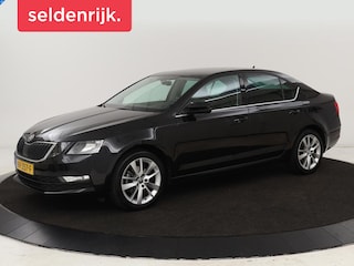 Skoda Octavia 1.0 TSI Ambition | Stoelverwarming | Trekhaak | Half leder | Carplay | Navigatie | Sportstuur | Climate control | Parkeerhulp | Cruise control | Bluetooth