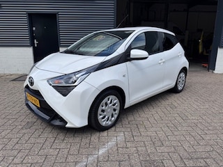 Toyota Aygo 1.0 VVT-i x-Play Navi | Airco | Achteruitrijcamera | Bluet