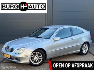 Mercedes-Benz C-klasse Sportcoupé 180 Kompressor - CLIMATE CONTROLE - CRUISE CONTROLE - LM VELGEN - PDC - ELEKTR. RAMEN - CPV - RADIO/CD - NAP - NL AUTO - APK T/M 31-12-2025 -