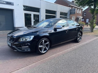 Volvo S60 T3 R-Design / Automaat / Navi / Climate C / origineel NL