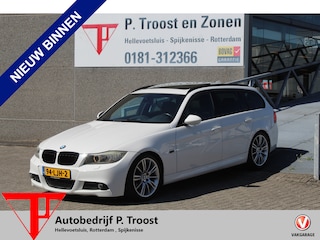 BMW 3-serie Touring 318i Business Line Sport Panoramadak/Navigatie/M pakket/Climate control/Cruise control/Bluetooth/Parkeersensoren/Trekhaak/Half alcantara/18'' Lichtmetalen velgen.