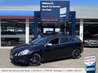 Volvo V60 1.6 T3 R-Design / Automaat / NL-Auto / 1Ste-Eigenaar / Cruise-Control / Climate-Control / Radio-Bluetooth / Navi / Armsteun V+A / PDC-Achter / 18'' LMV / All-Season / ENZ.