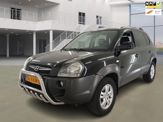 Hyundai Tucson 2.0i Style|lage km met nap|psensor|stoelverw|leder|
