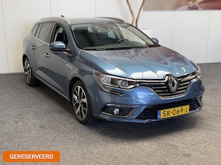 Renault Mégane ESTATEe 1.6 dCi BOSE STOF/LEDER NAVIGATIE CRUISE CONTROL RIJSTROOKSENSOREN DODEHOEKSENSOREN KEYLESS GO ACHTERUITRIJCAMERA PDC TREKHAAK ZEER MOOI !! Brgl