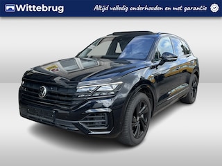 Volkswagen Touareg 3.0 TSi eHybrid 4MOTION R / AUTOMAAT/ PANO/ ELEKTR. TREKHAAK/ LUCHTVERING/ NACHTZICHT/ SOFT-CLOSE/ 360 CAMERA/ MEMORY SEATS/ LEDER/ CLIMA 4-ZONE/ STOEL VERWARM + VENTILATIE/ RIJ-MODI/ APP-CONNECT/ 21" LMV/ NAVI