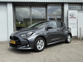 Toyota Yaris 1.5 Hybrid Active Limited 115 pk | stoelverwarming & stuurverwarming | Parkeersensoren voor & achter | Privacy glass Nieuwe auto met diverse extra's! Van 28.990,= voor 26.995,=!
