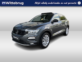 Volkswagen T-Roc 1.5 TSI Sport / Panorama dak / 17 Inch / DSG / 150PK / Stoelverwarming / side Assist