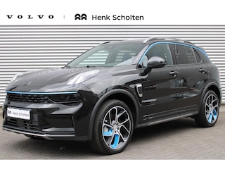 Lynk & Co 01 1.5 Plug-in Hybrid Automaat 261PK | Panoramadak | Infinity Audiosysteem | 360 Graden Parkeercamera | Elektrisch Verstelbare Voorstoelen | Stoelverwarming | Adaptieve Cruise Control | Highway Assist | Interieurverlichting | Parkeersensoren Voor & Achter | Navigatie | Draadloos Apple Carplay en Android Auto | Draadloze Telefoonlader