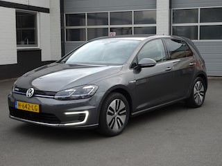 Volkswagen Golf E-DITION Warmte pomp, automatische airco, navigatie, parkeersensoren voor en achter, cruise controle, lederen bekleding, enz.