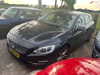 Volvo V60 2.4 D6 AWD Plug-In Hybrid Summum LEES TEKST!