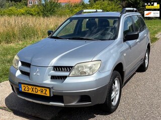 Mitsubishi Outlander 2.0 Comfort Airco Electric pakket LMV 16" ABS Getint glas Dakrails Trekhaak Dealeronderhoud Nieuwe Apk!