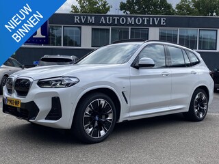 BMW iX3 High Executive 80 kWh M SPORT DEALER ONDERHOUDEN | MEGA COMPLEET (oa: DRIVING ASSIST.PROFF.-HARMAN KARDON-DODE HOEK-ELECTR.STOELEN-ADAPTIEF ONDERSTEL etc.) | RIJKLAARPIJS incl. 12mnd BOVAG