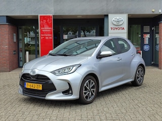 Toyota Yaris 1.5 VVT-i DYNAMIC 125PK NAVI 4S-BANDEN CAMERA KEYLESS 16'' LM-VELGEN CAMERA AD-CRUISE AIRCO APPLE/ANDROID NL-AUTO