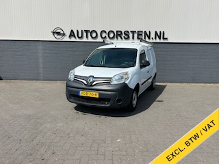 Renault Kangoo 1.5dCi 90PK Euro 6 Maxi Airco Trekhaak Cruise Control Pdc Bleutooth Imperiaal Navi Energy Comfort Schuifdeur Betonplex vloer Lat om Lat betimmering Achterdeuren met ramen Euro 6 Beschadigingen rondom en gebruikerssporen interieur.