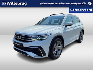 Volkswagen Tiguan 1.4 TSI eHybrid R-Line Business+ / Panoramadak / 19" LMV / IQ LED Matrix / Navi / Camera / Keyless /  APP.Connect / Stuur en Stoelverwarming / Dode Hoek