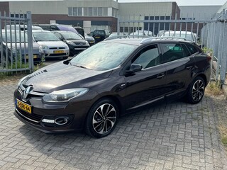 Renault Mégane Estate 1.2 TCe Bose 116PK NL AUTO NAP! Navi l Camera l Leer l LED l Trekhaak l Cruise! TOPSTAAT l DEALER OH!