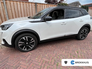 Peugeot 2008 EV GT 50 kWh | Achterbank in delen neerklapbaar | Achteruitrijcamera | Airco (automatisch)