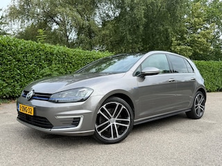 Volkswagen Golf 1.4 TSI GTE Automaat | Panoramadak | Leder | 18" Velgen | Navi | Clima | Trekhaak | PDC | Cruise | LED |