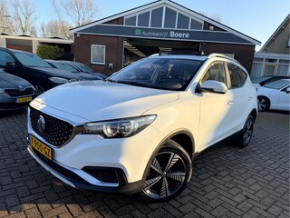 MG ZS EV Luxury Panoramadak, Camera, Leer