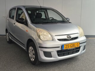 Daihatsu Cuore 1.0 Trend Meeneemprijs + nieuwe apk keuring Henk Jongen Auto's in Helmond, al 50 jaar service zoals 't hoort!
