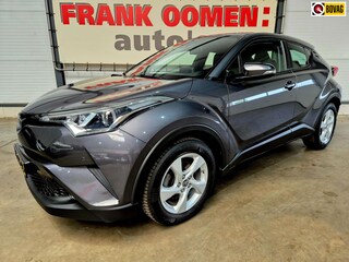 Toyota C-HR 1.2 116PK Active + OH historie|Keyless|Trekhaak|Navigatie|Climate control|Cruise|PDC|Camera|Lane assist|Dodehoek|17"LM