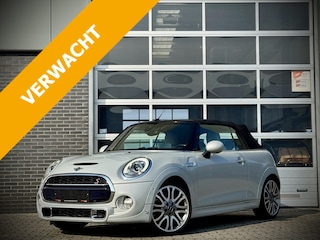 Mini Mini 2.0 / Chili / White silver / Adaptive cruise / Harman Kardon / Hud / Leder / 1st owner / UNIQUE SPEC!