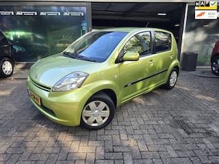 Daihatsu Sirion 2 1.0-12V Trend | NIEUWE APK | AIRCO | ELEC RAMEN |